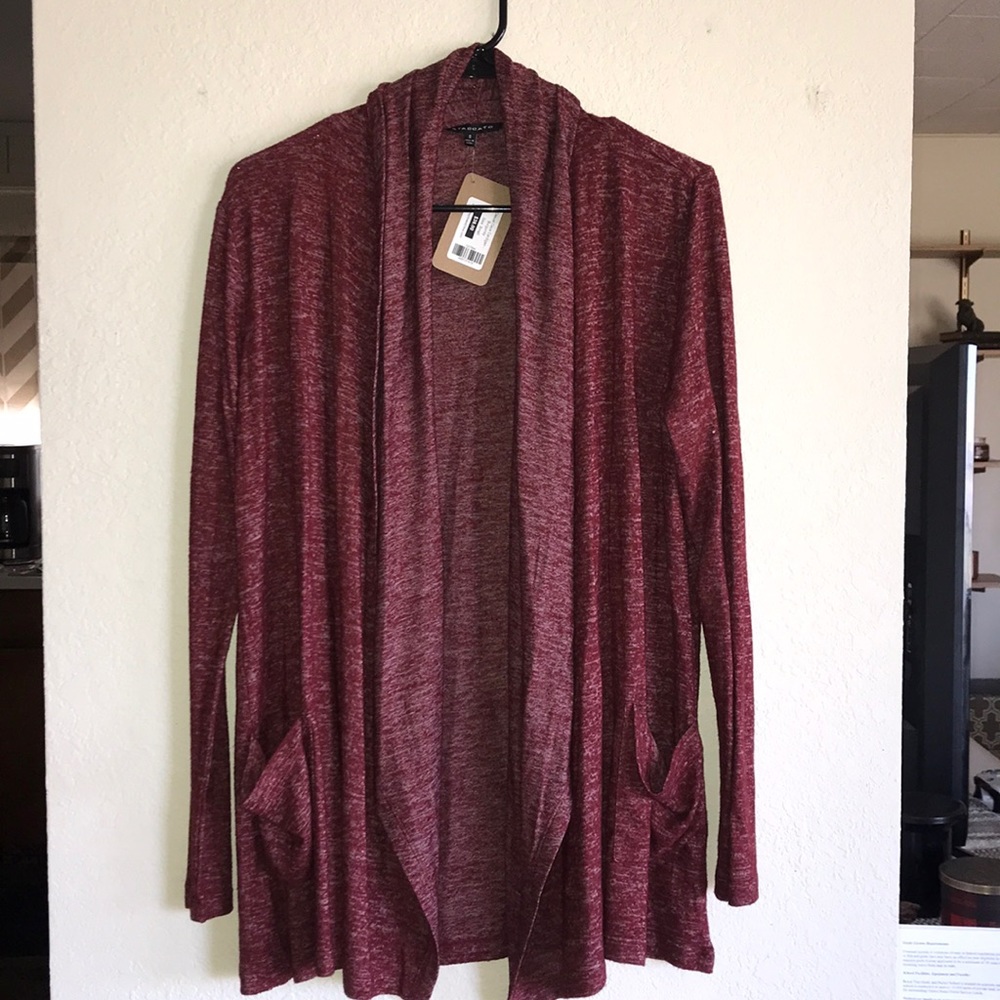 Cute burgundy cardigan with pockets